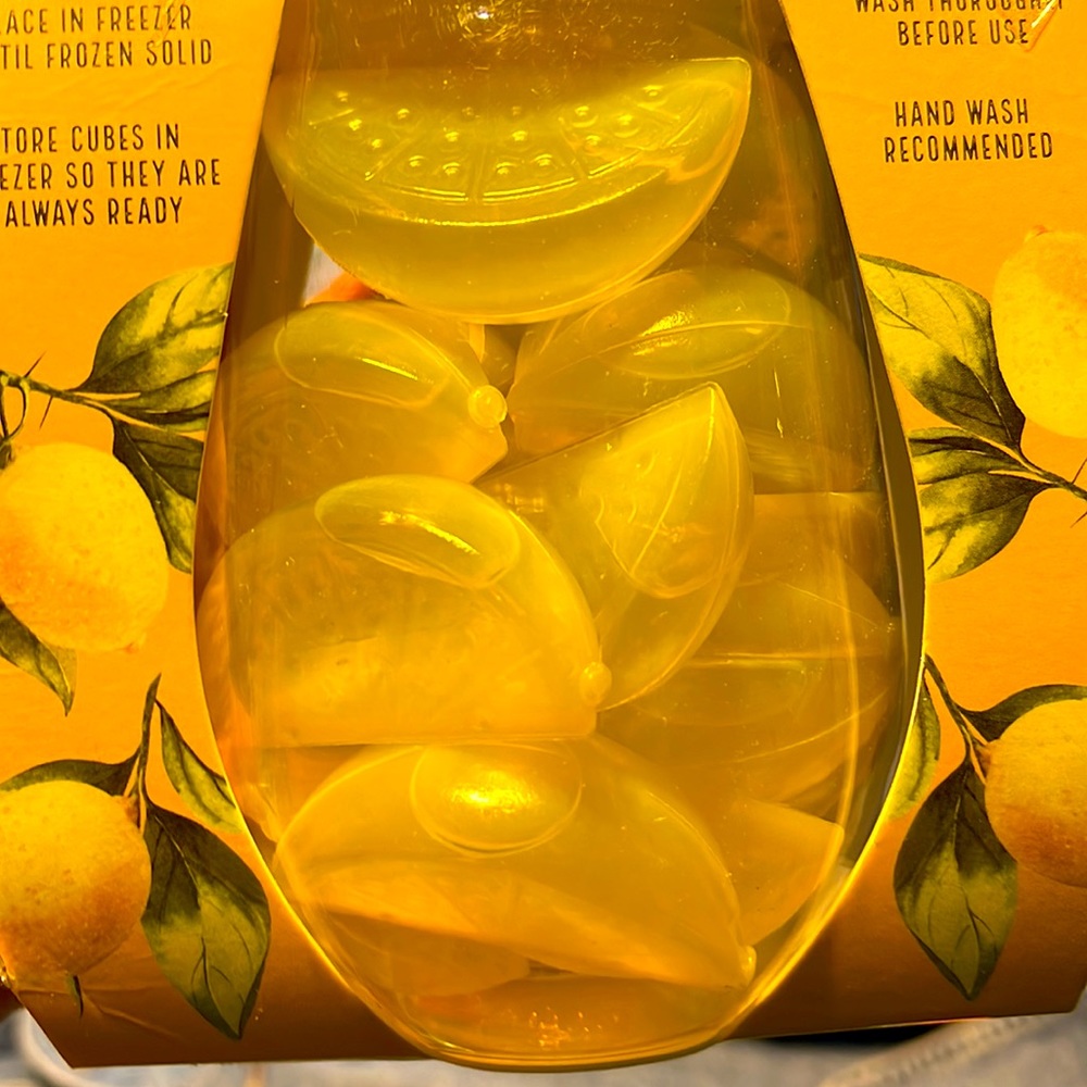 NWT 24 Piece Lemon Chillers Reusable Ice Cubes with Unbreakable Wine Glass - Picture 4 of 14